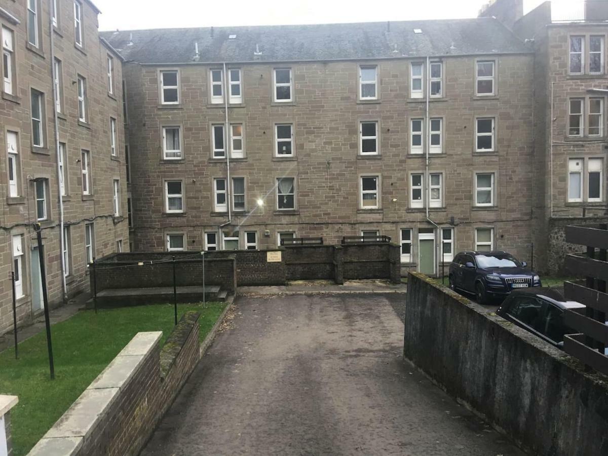Tranquil Place In Dundee Near Docks Exterior foto